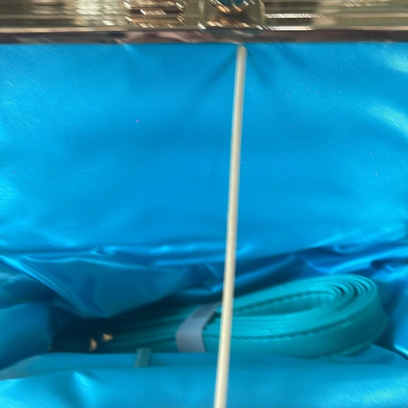 TURQUOISE WITH GOLD TRIM FITTED HANDBAG IS ALSO A CROSSBODY PURSE. - Picture 5 of 16